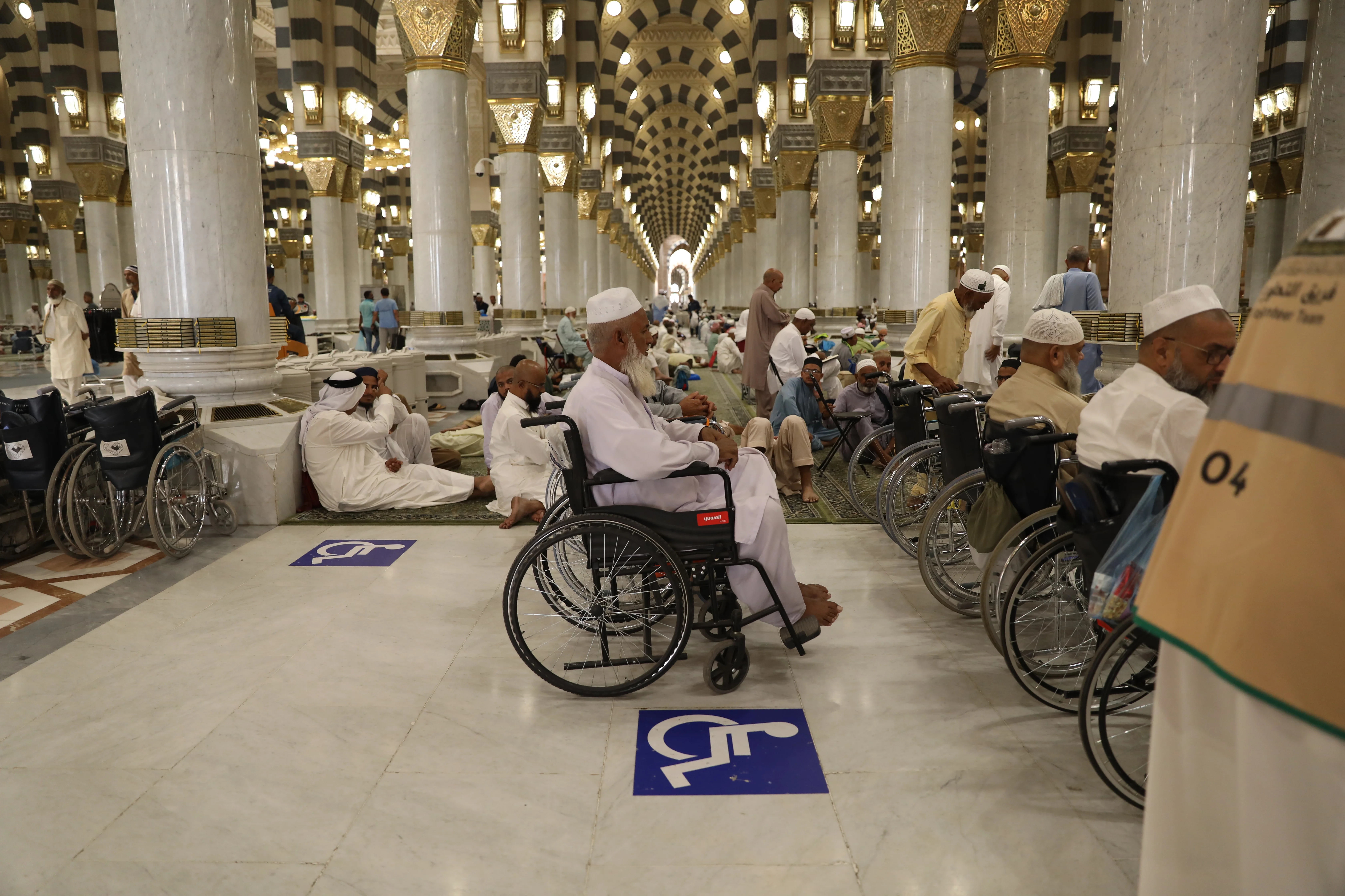 مصليات ذوي الإعاقة بالمسجد النبوي