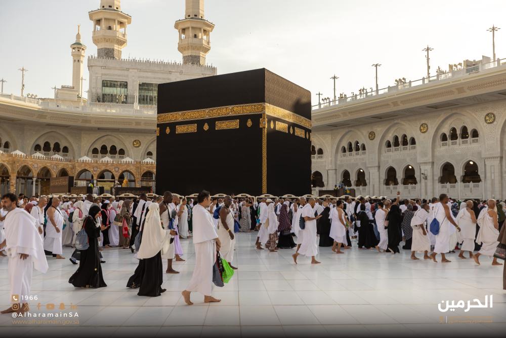 في إنجاز تشغيلي جديد.. الانتهاء من مراسم تغيير كسوة الكعبة المشرفة في وقتٍ قياسي باستخدام عوامل فنية وتنظيمية مبتكرة
